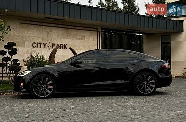 Лифтбек Tesla Model S 2017 в Львове