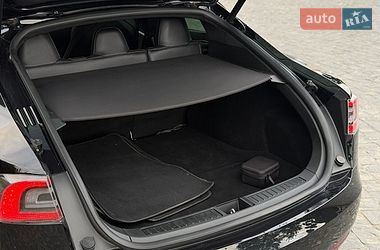 Лифтбек Tesla Model S 2017 в Львове