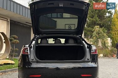 Лифтбек Tesla Model S 2017 в Львове