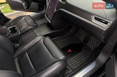 Лифтбек Tesla Model S 2017 в Львове