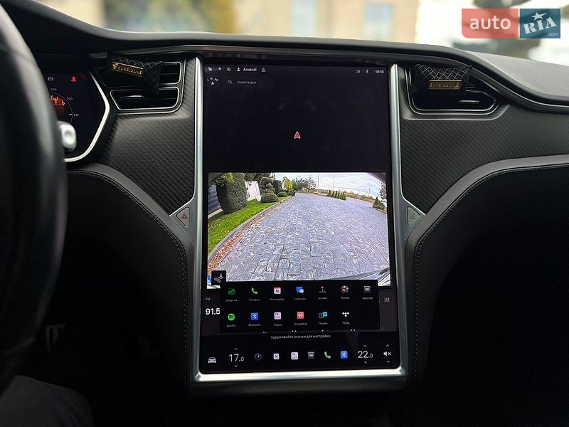 Лифтбек Tesla Model S 2017 в Львове