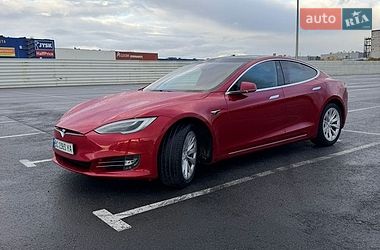 Лифтбек Tesla Model S 2018 в Львове