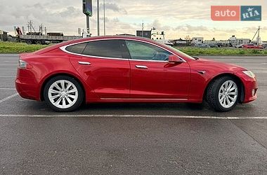 Лифтбек Tesla Model S 2018 в Львове