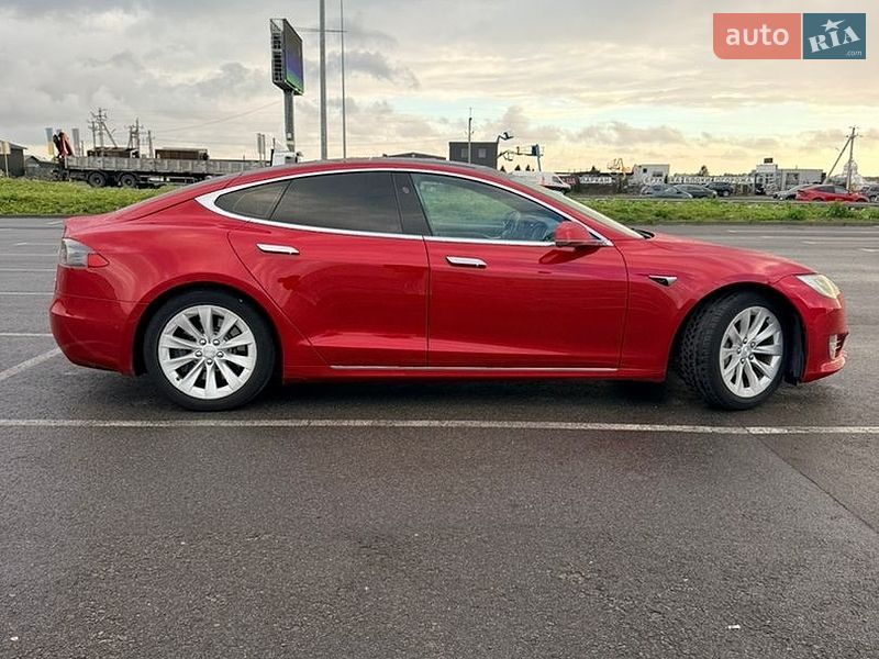 Лифтбек Tesla Model S 2018 в Львове