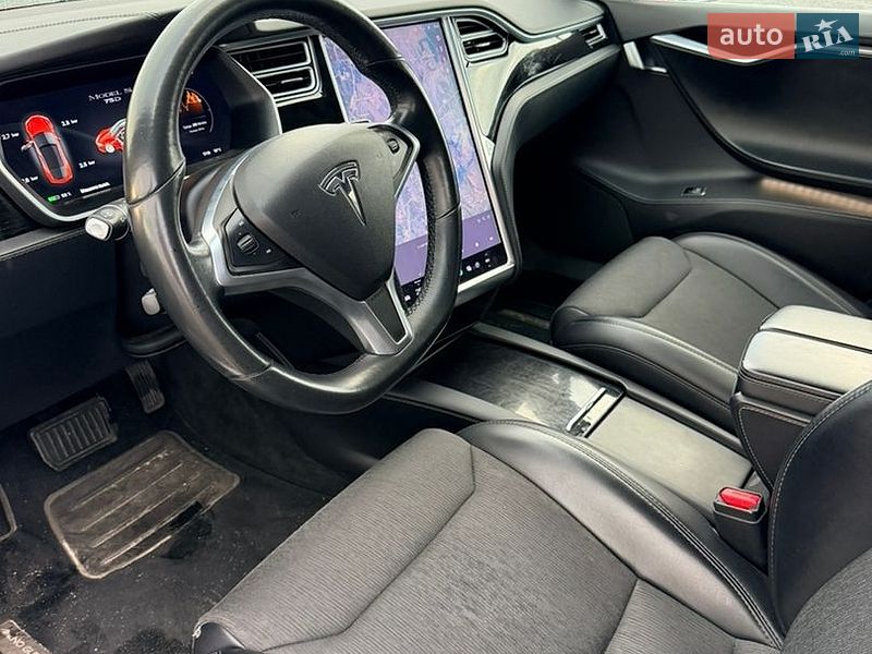 Лифтбек Tesla Model S 2018 в Львове