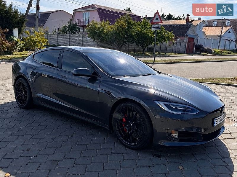 Лифтбек Tesla Model S 2018 в Николаеве