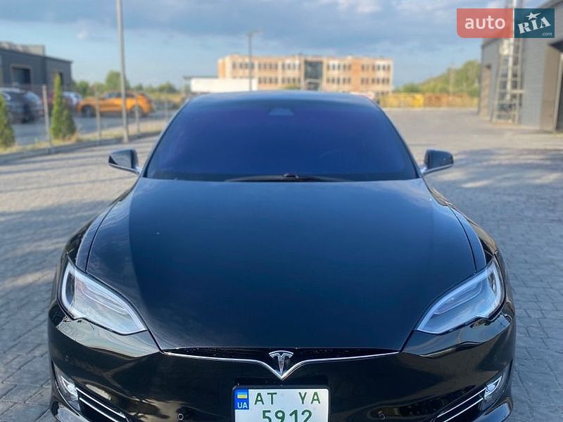 Лифтбек Tesla Model S 2019 в Ивано-Франковске