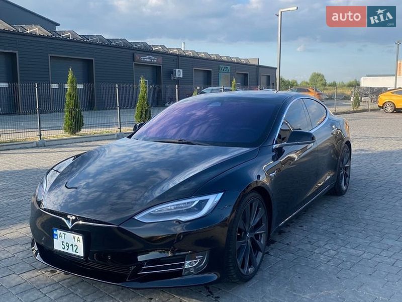 Лифтбек Tesla Model S 2019 в Ивано-Франковске
