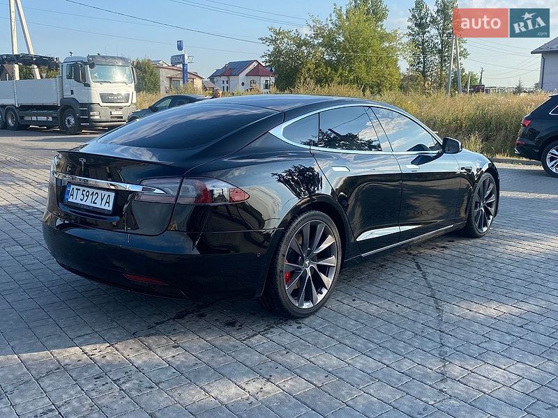 Лифтбек Tesla Model S 2019 в Ивано-Франковске