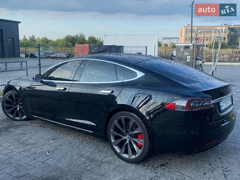Лифтбек Tesla Model S 2019 в Ивано-Франковске