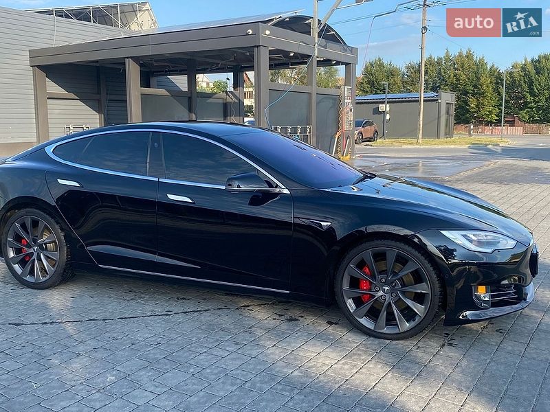 Лифтбек Tesla Model S 2019 в Ивано-Франковске
