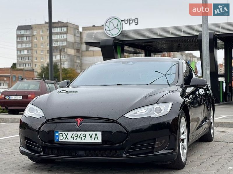 Tesla Model S 2015