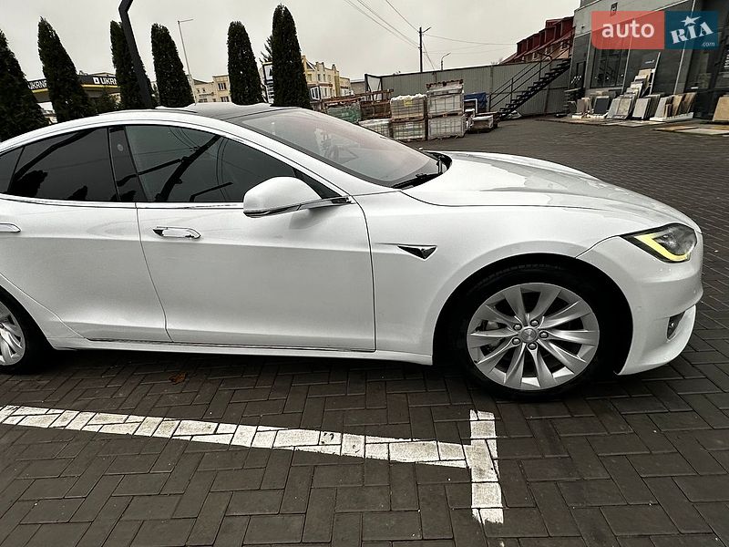 Ліфтбек Tesla Model S 2018 в Кам'янець-Подільському