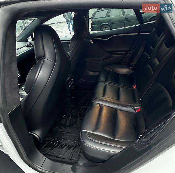 Ліфтбек Tesla Model S 2018 в Кам'янець-Подільському