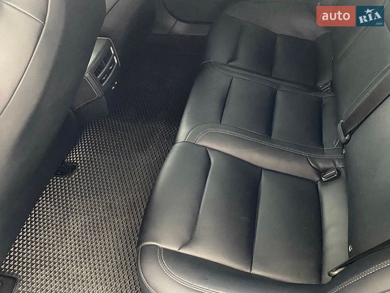 Лифтбек Tesla Model S 2019 в Ивано-Франковске