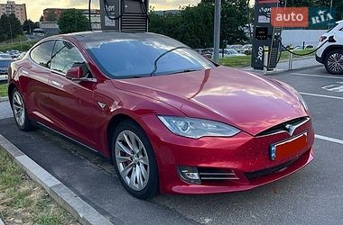 Лифтбек Tesla Model S 2014 в Львове Лифтбек Tesla Model S 2014 в Львове