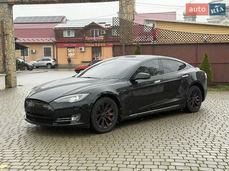 Лифтбек Tesla Model S 2014 в Коломые