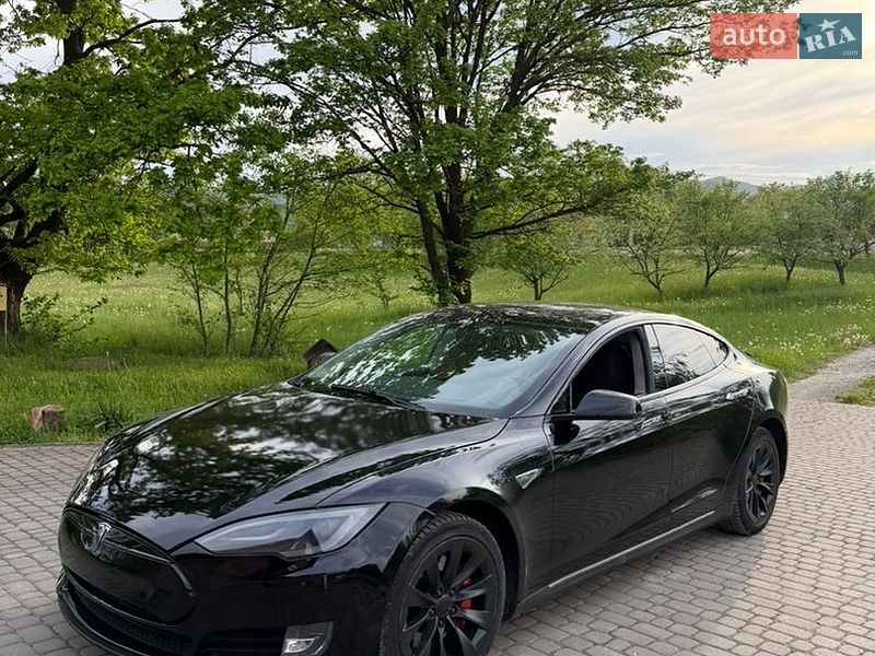 Лифтбек Tesla Model S 2014 в Коломые