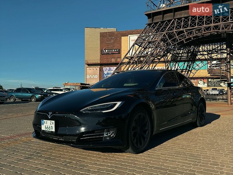 Ліфтбек Tesla Model S 2020 в Харкові