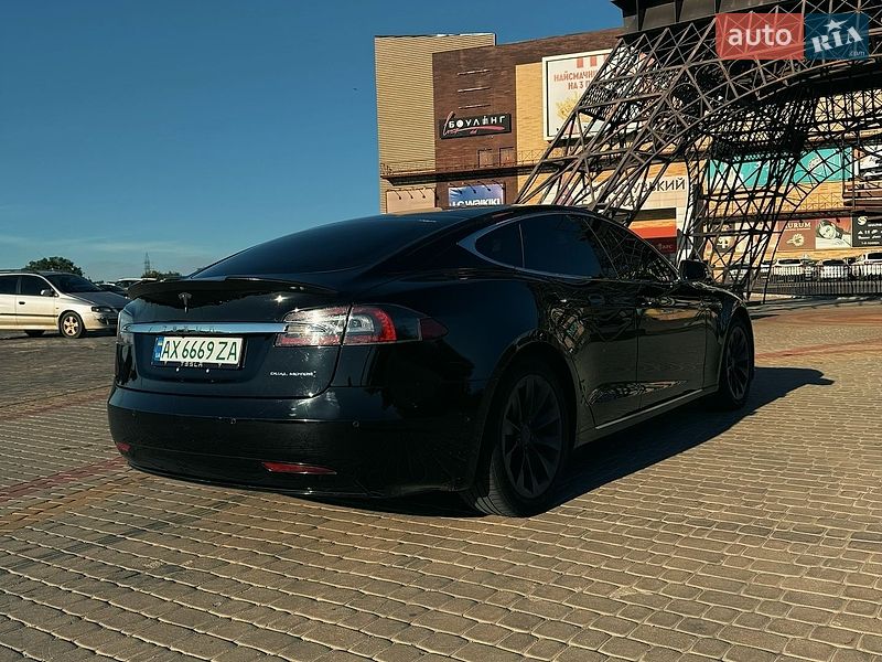 Ліфтбек Tesla Model S 2020 в Харкові