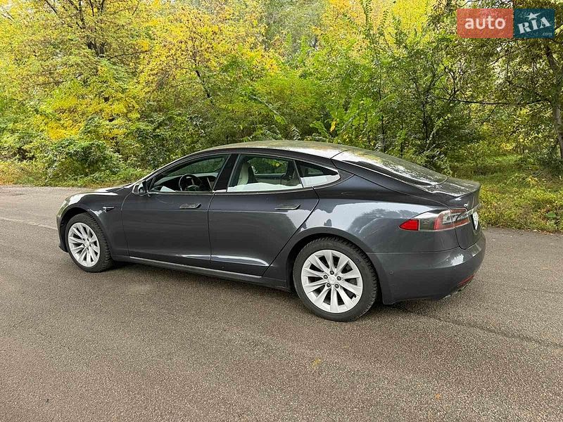 Ліфтбек Tesla Model S 2020 в Дніпрі
