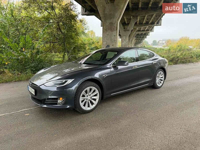 Ліфтбек Tesla Model S 2020 в Дніпрі