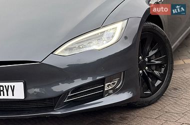 Ліфтбек Tesla Model S 2020 в Стрию