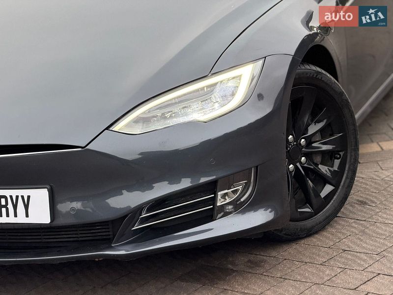 Ліфтбек Tesla Model S 2020 в Стрию