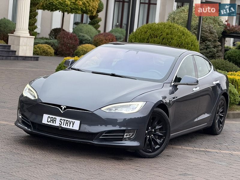 Ліфтбек Tesla Model S 2020 в Стрию