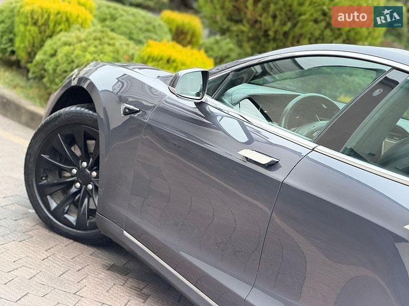 Ліфтбек Tesla Model S 2020 в Стрию