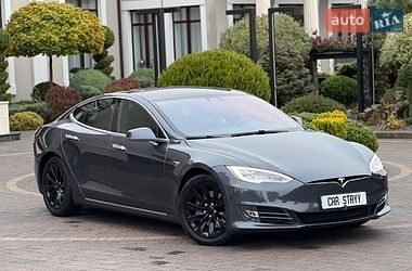 Ліфтбек Tesla Model S 2020 в Стрию