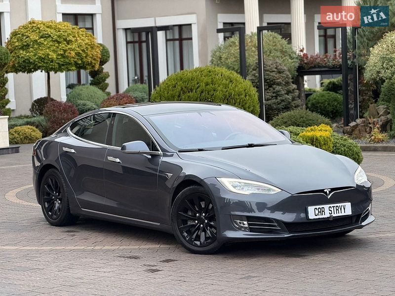 Ліфтбек Tesla Model S 2020 в Стрию