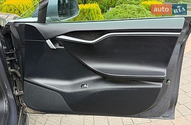 Ліфтбек Tesla Model S 2020 в Стрию