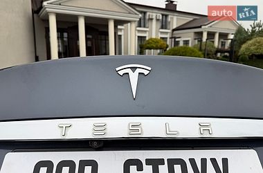 Ліфтбек Tesla Model S 2020 в Стрию