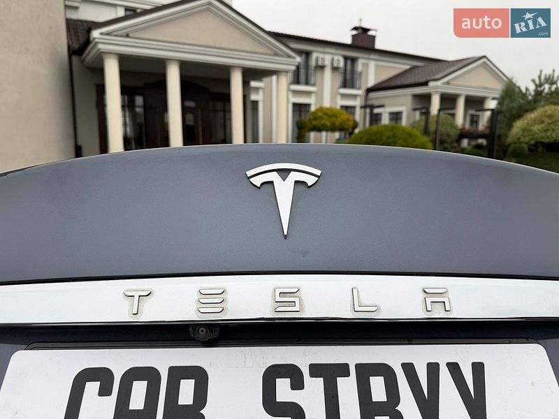 Ліфтбек Tesla Model S 2020 в Стрию