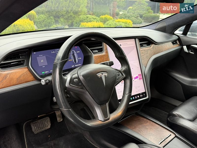 Ліфтбек Tesla Model S 2020 в Стрию