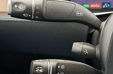 Ліфтбек Tesla Model S 2020 в Стрию