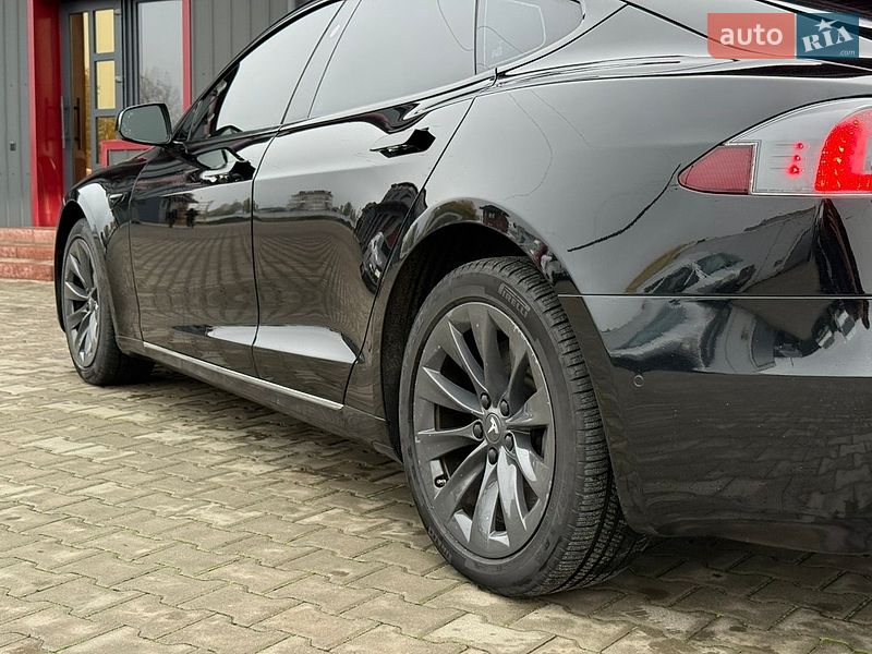 Лифтбек Tesla Model S 2018 в Ковеле