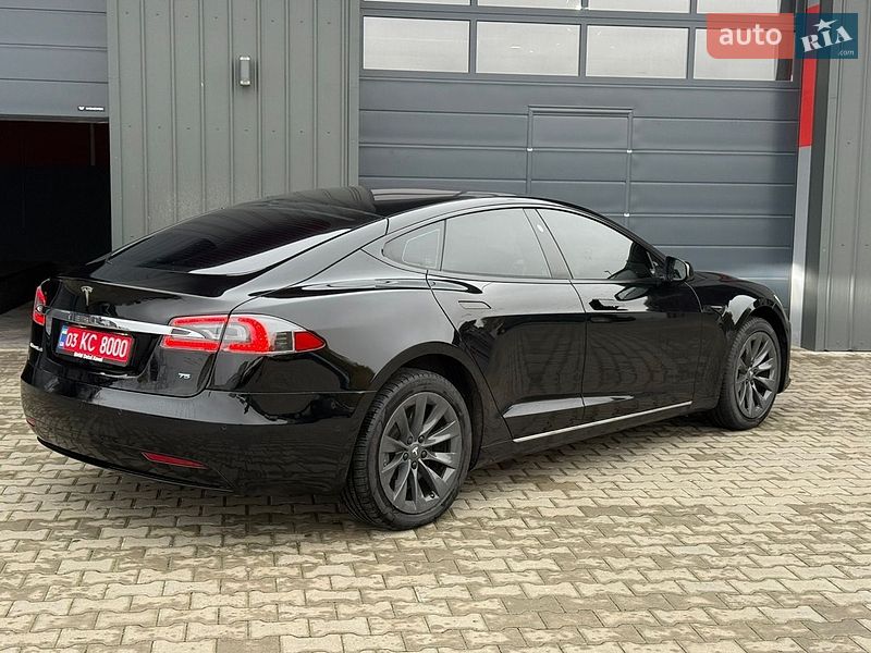 Лифтбек Tesla Model S 2018 в Ковеле
