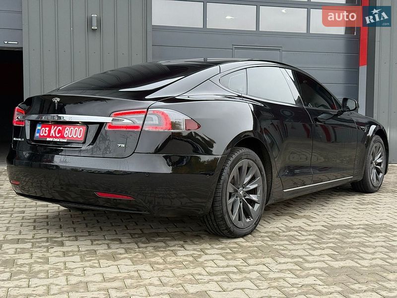 Лифтбек Tesla Model S 2018 в Ковеле