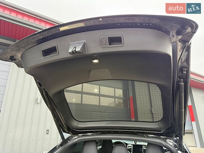 Лифтбек Tesla Model S 2018 в Ковеле