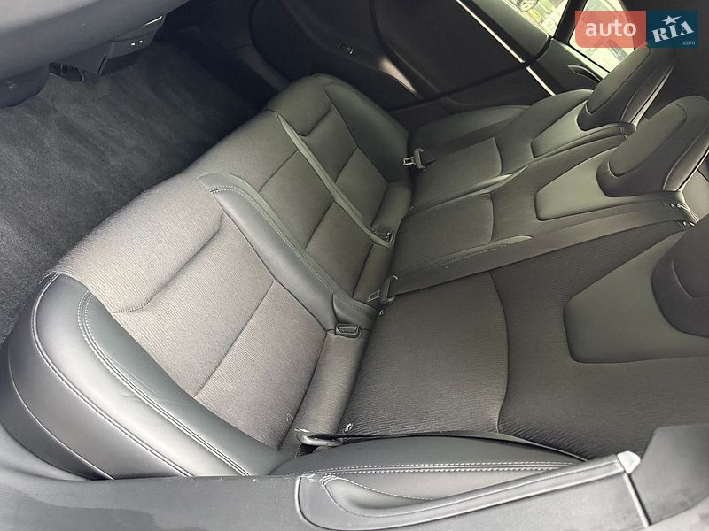Лифтбек Tesla Model S 2018 в Ковеле