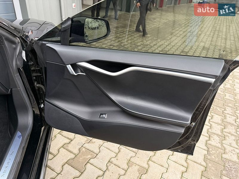 Лифтбек Tesla Model S 2018 в Ковеле