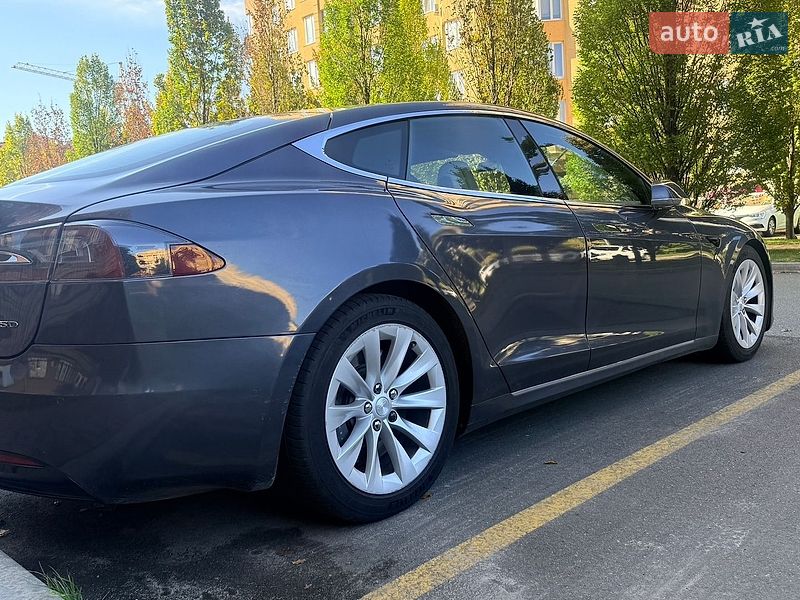 Ліфтбек Tesla Model S 2017 в Києві