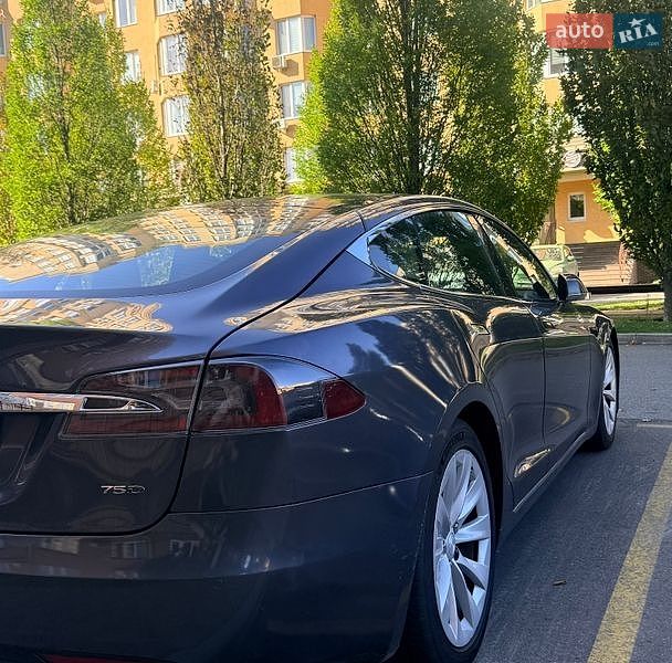 Ліфтбек Tesla Model S 2017 в Києві