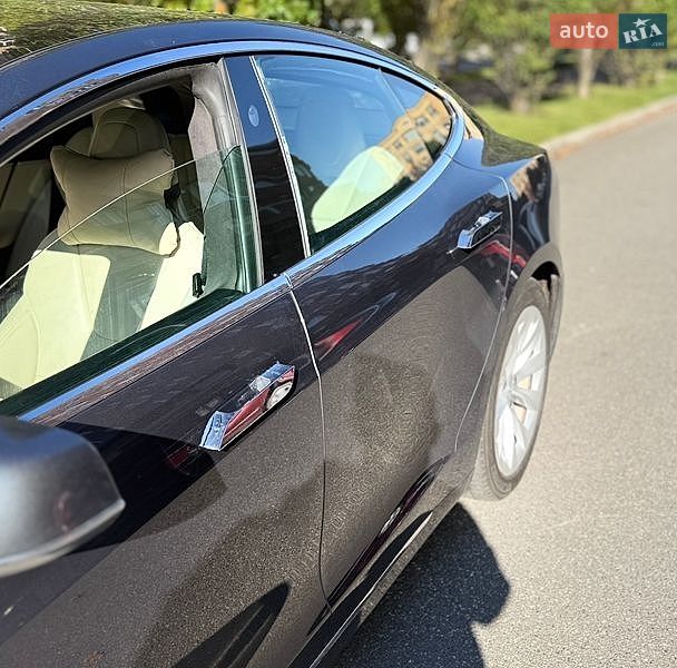Ліфтбек Tesla Model S 2017 в Києві