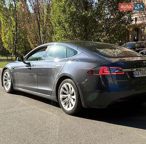 Ліфтбек Tesla Model S 2017 в Києві