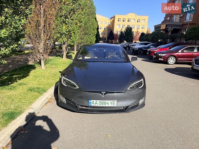 Ліфтбек Tesla Model S 2017 в Києві