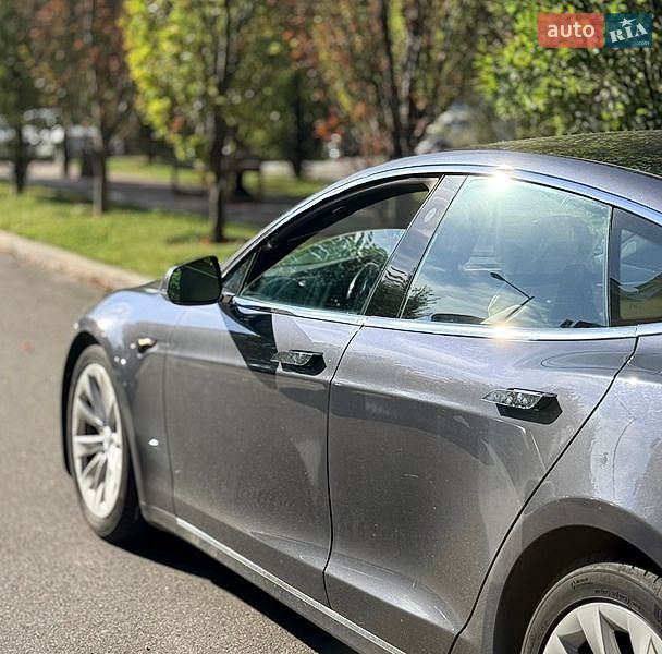 Ліфтбек Tesla Model S 2017 в Києві