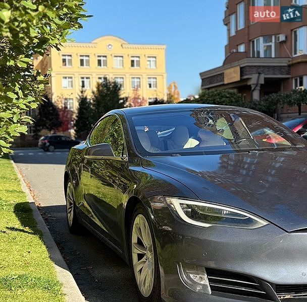 Ліфтбек Tesla Model S 2017 в Києві